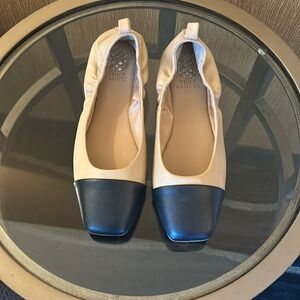 Vince Camuto Women's Tan and black cap toe ballet flats 7 fits 6.5-7